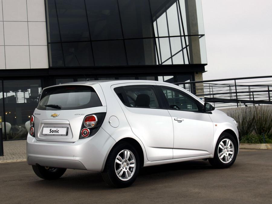  Chevrolet Sonic 5-Door 2011 года  (ZA) (фото 9 из 16)